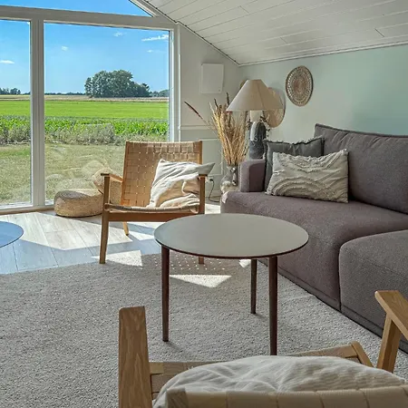 3 Bedroom Awesome In Holiday home *