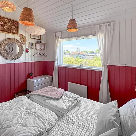 3 Bedroom Awesome In Holiday home *